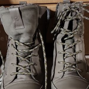 Womens Ecco Size 8 Winter Boots